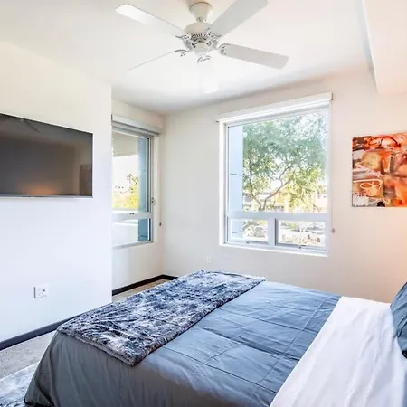 2Br Modern Luxury Condo Weho-3
